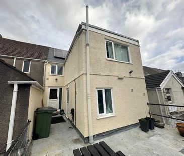 4 bedroom flat to rent - Photo 2