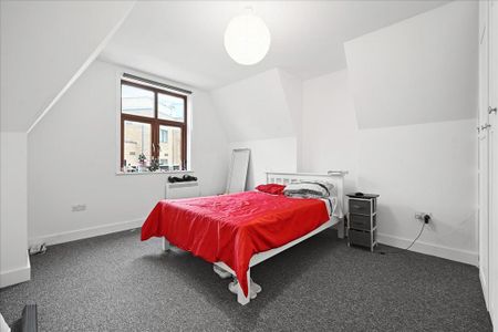 4 bedroom apartment to rent - Photo 3