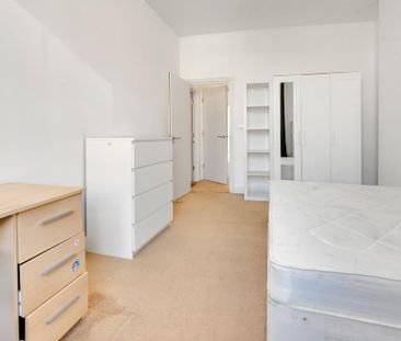 3 bedroom apartment to rent - Photo 2