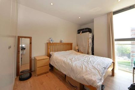 Queen Of The Isle Apartments, Eastferry Rd, Canary Wharf, E14 - Photo 3