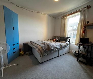 4 bedroom private hall to rent - Photo 1