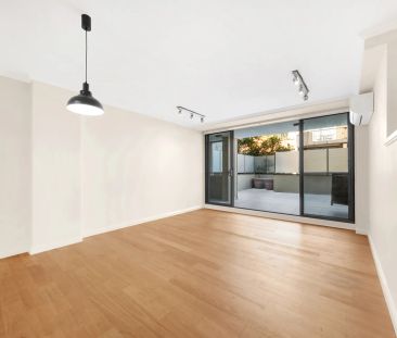 A Spacious, Stylish Sanctuary In An Unbeatable Location - Photo 2