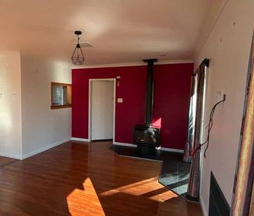 Bright, Sunny and Close to Town! - Photo 4