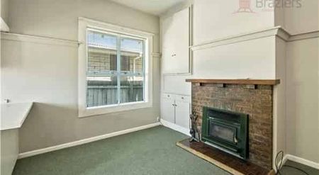 Large Character Four Bedroom Home - Ideal for Students - Photo 5