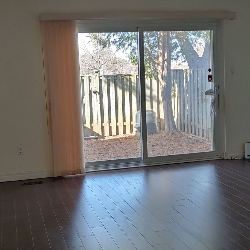 For Lease - 270 Timberbank Main &2nd Boulevard Unit# 132, Toronto, Ontario - Photo 1