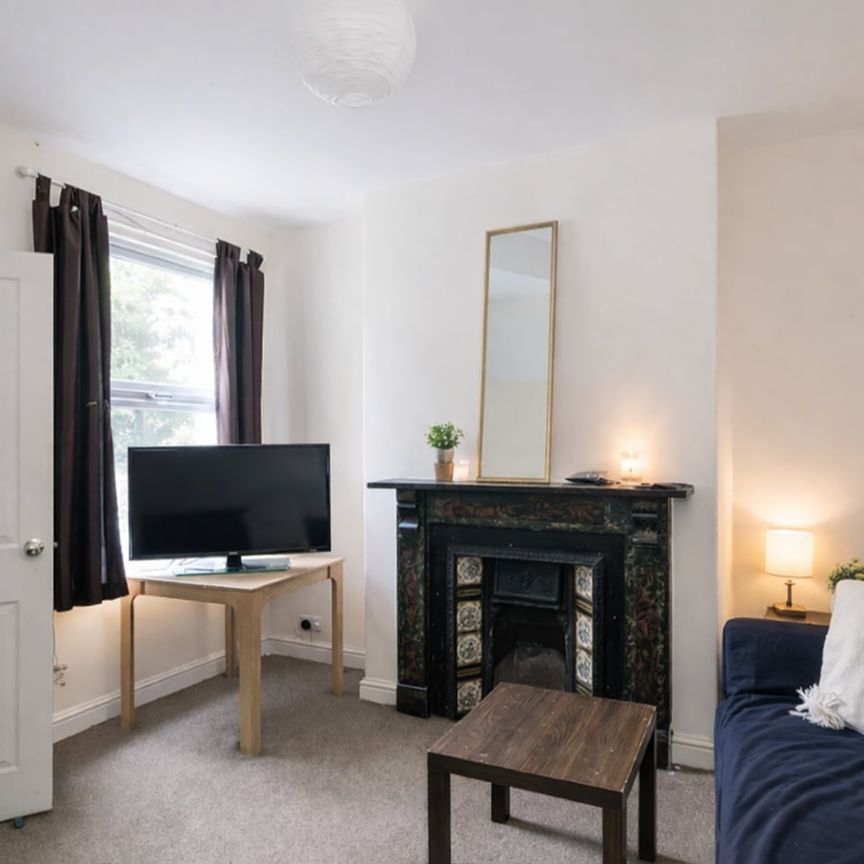 4 Bed Terraced House, Balfour Road, NG7 - Photo 1