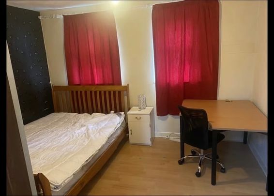 Room in a Shared House, Sir Howard Way, L8 - Photo 1