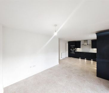 4 bedroom detached house to rent - Photo 4