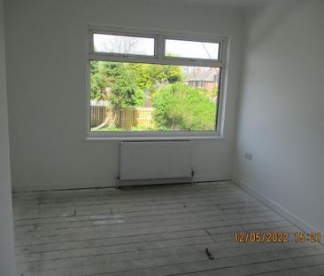 3 bedroom end of terrace house to rent - Photo 3
