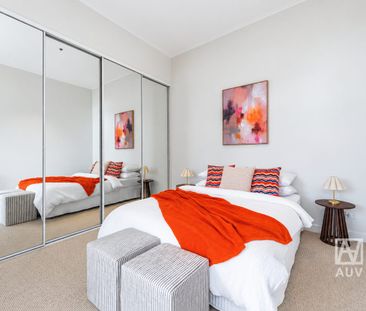 Bright & Spacious One Bedroom in Prime Carnegie Location - Photo 3
