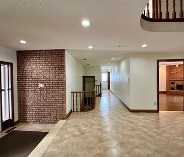 For Lease - 270 Arnold Avenue, Vaughan, Ontario - Photo 2