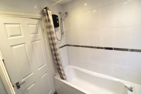 62 Tennyson Road, Middleton, Manchester, M24 2WS - Photo 5