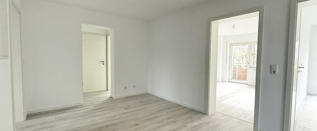 Neu renovierte 4-Zimmer-Dachwohnung mit Balkon und Blick ins Grüne – ruhiges Wohnen nahe Bretten - Foto 1