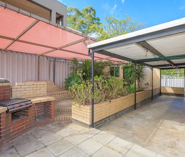 Retro Brick 60's home - Photo 5