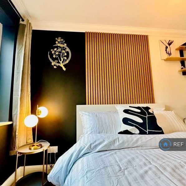 1 bedroom in a flat share to rent - Photo 1