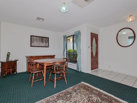 3-Bedroom Villa in Quiet No-Through Road - Photo 3