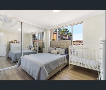 FIRST FLOOR APARTMENT WITH A DOUBLE LOCK UP GARAGE - Photo 4