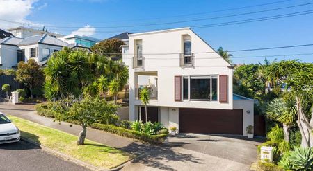 Stylish Coastal 3-Bedroom Living in Kohimarama - Photo 2
