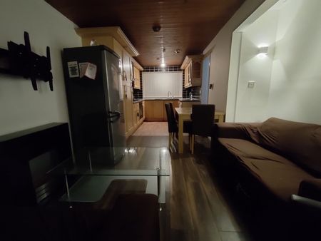 4 Bed Terraced House, Aked Close, M12 - Photo 2