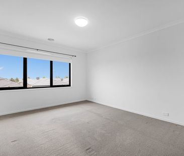First-Floor Townhouse Living in Harpley Estate - Photo 6