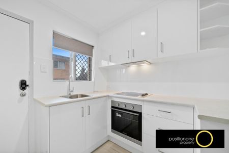 Bright 2-Bedroom Unit in a Prime, Convenient Location - Photo 2