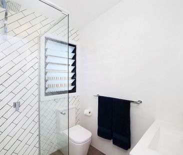 MODERN LIVING - Photo 5