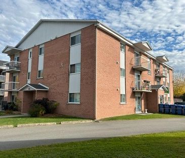 BEAU GRAND 4 1/2 a GRANBY - Photo 3
