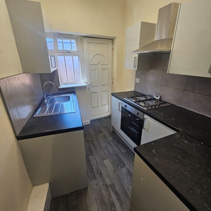 2 Bed End Terrace, Ashley St, M6 - Photo 1