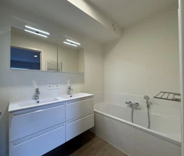 Ruim appartement met 2 slaapkamers in het centrum van Knokke. - Photo 3