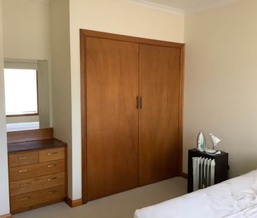 NEAT TWO BEDROOM UNIT! - Photo 3