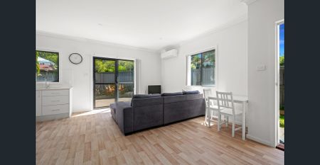 Cosey Two Bedroom Home! - Photo 3