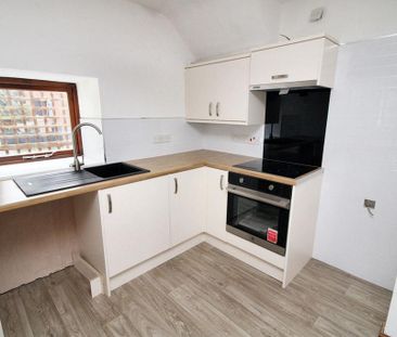 2 bedroom semi-detached house to rent - Photo 4