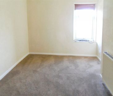 Commonside, Batley, West Yorkshire, WF17 - Photo 3