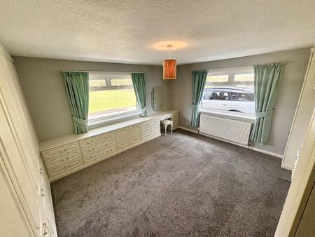 3 bedroom detached bungalow to rent - Photo 4