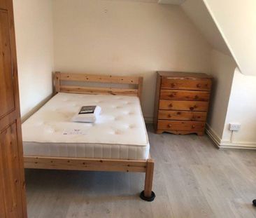 4 bedroom flat to rent - Photo 4