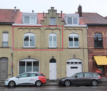 VOLLEDIG GERENOVEERD APPARTEMENT MET 1 SLAAPKAMER EN TERRASJE IN IEPER - Photo 2