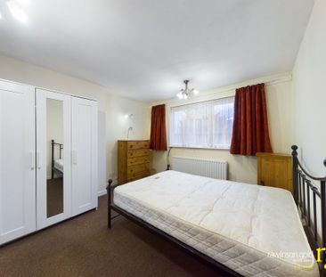 4 bedroom semi-detached house to rent - Photo 5