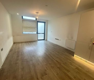 Edinburgh Gate - Photo 1