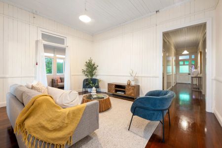 Sky-high position with lifelong, grandstand city views – 3.3km to CBD - Photo 5