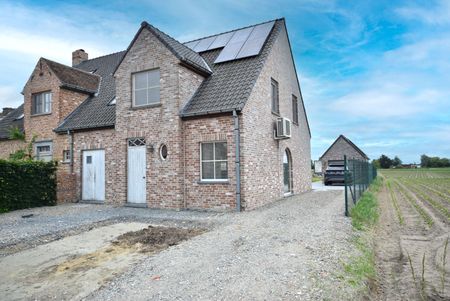 Halfopen bebouwing in landelijke stijl met ruime garage en tuin met groot terras - Photo 2