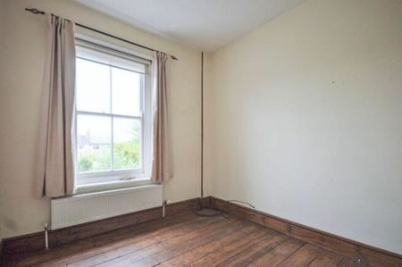3 Bedroom - Photo 4