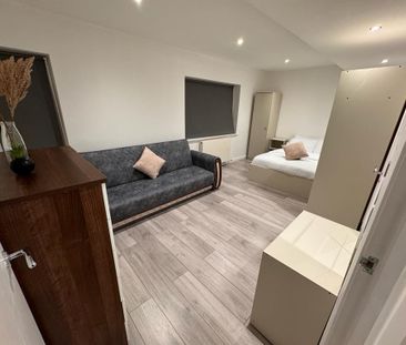 2 Bed Flat, Wimbledon, SW19 - Photo 1