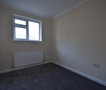 4 Bed House - Photo 2