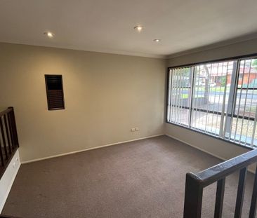 Large three bedroom home in the heart of Ingleburn - Photo 1