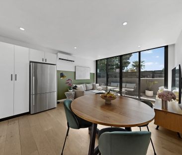 Spacious, secure and superbly located apartment living - Photo 2