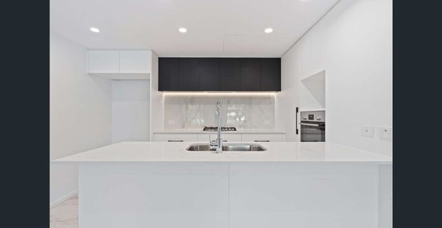 Modern and Stylish 2 Bedroom Apartment only 5KM from the CBD - Photo 1