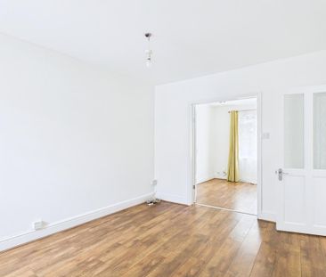 2 bedroom end of terrace house to rent - Photo 2