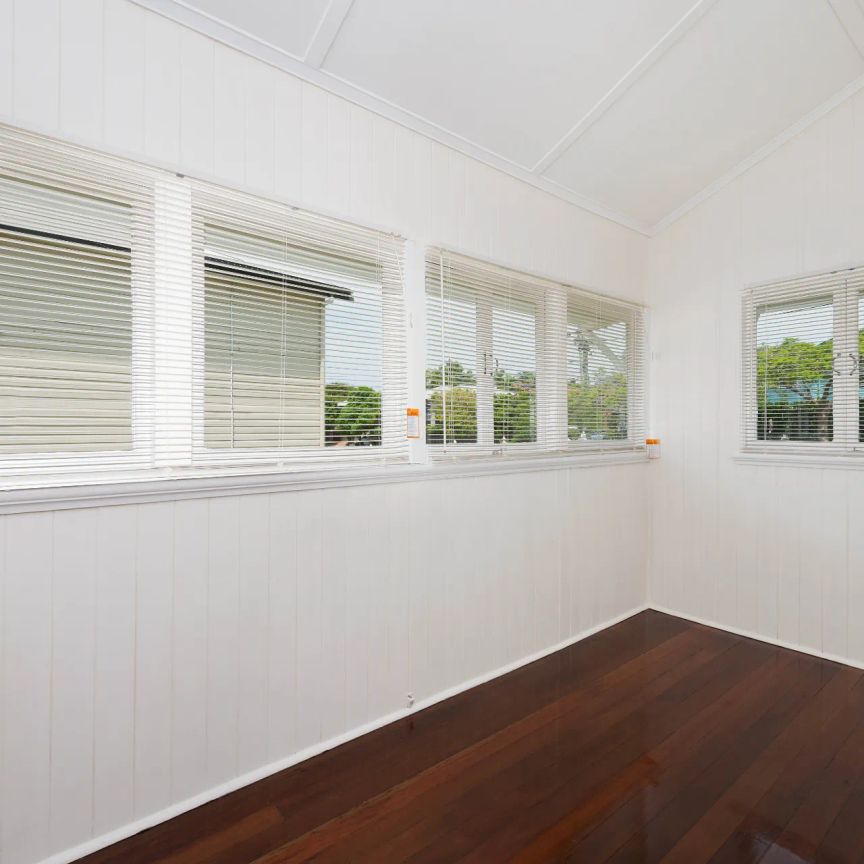 32 Hipwood Avenue, Coorparoo. - Photo 1