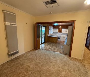 Spacious Family Home with Large Backyard in Valley View - Photo 2