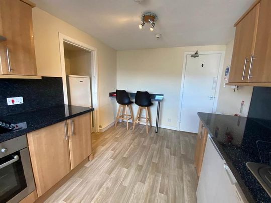 3 bedroom flat to rent - Photo 1